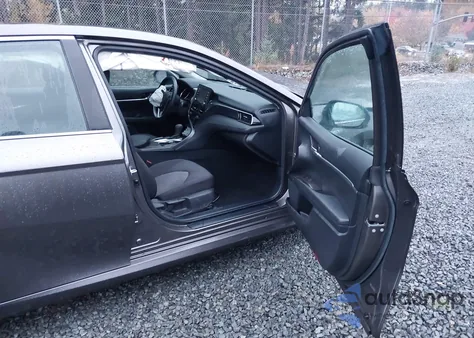 2021 Toyota Camry Le Hybrid z USA, uszkodzony, nr VIN 4T1C31AK6MU030057